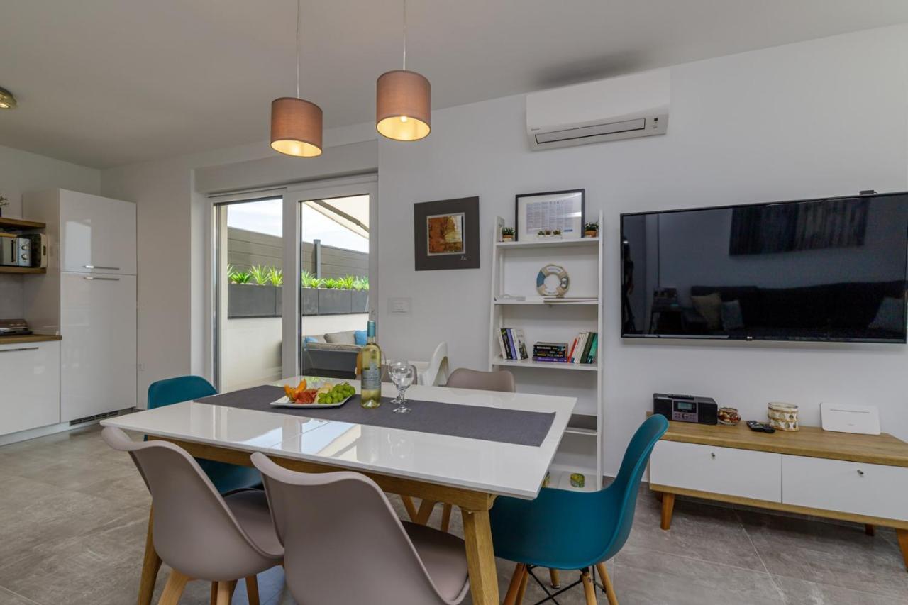 Sabena Apartment With Private Whirlpool Пореч Екстериор снимка