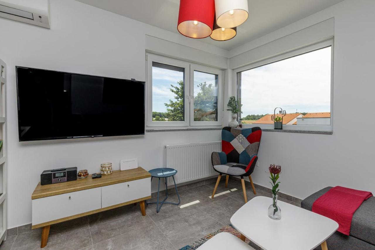 Sabena Apartment With Private Whirlpool Пореч Екстериор снимка