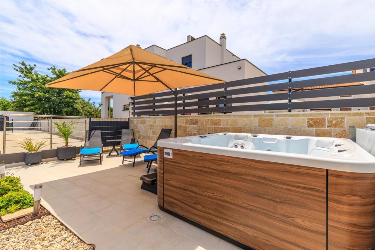 Sabena Apartment With Private Whirlpool Пореч Екстериор снимка