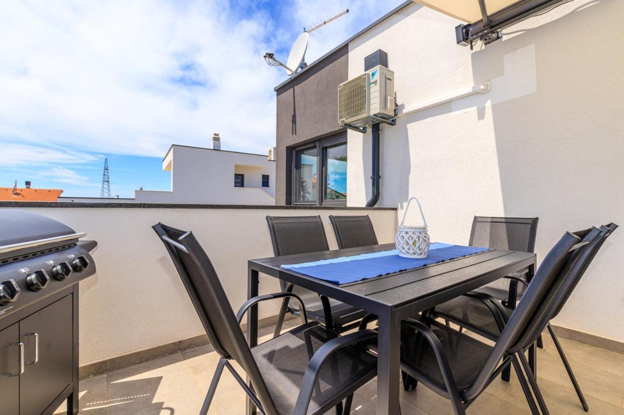 Sabena Apartment With Private Whirlpool Пореч Екстериор снимка